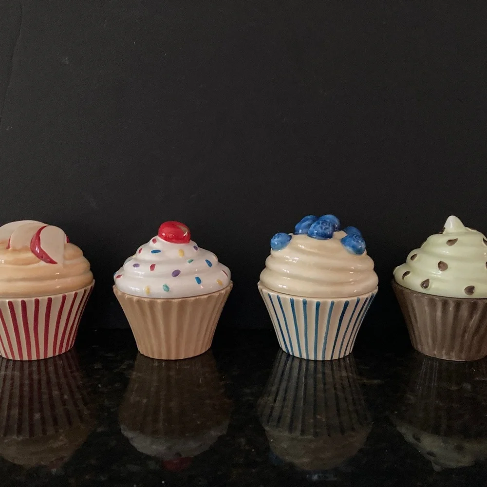 Valerie Parr Hill Set of 4 Candles/Apple/Sprinkle/Blueberry/Chocolate Chip/NEW!